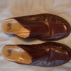 Sofft women's leather mules. Size 10 M.